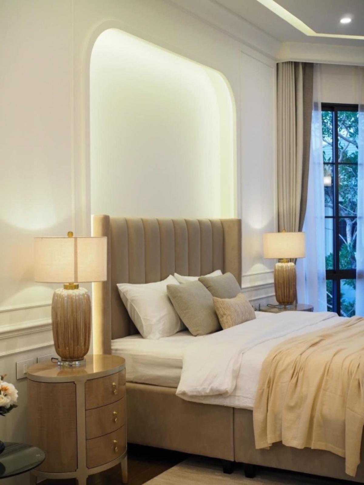 ขายบ้านพัฒนาการ ศรีนครินทร์ : 📢👇Sell with tenant til April 2026
 Luxury house , convenient access from both directions, via the New Krungthep Kreetha and Ramkhamhaeng 68 , to Rama 9 and Thonglor within 20 minutes. Close to  Brighton and Wellington international school.
