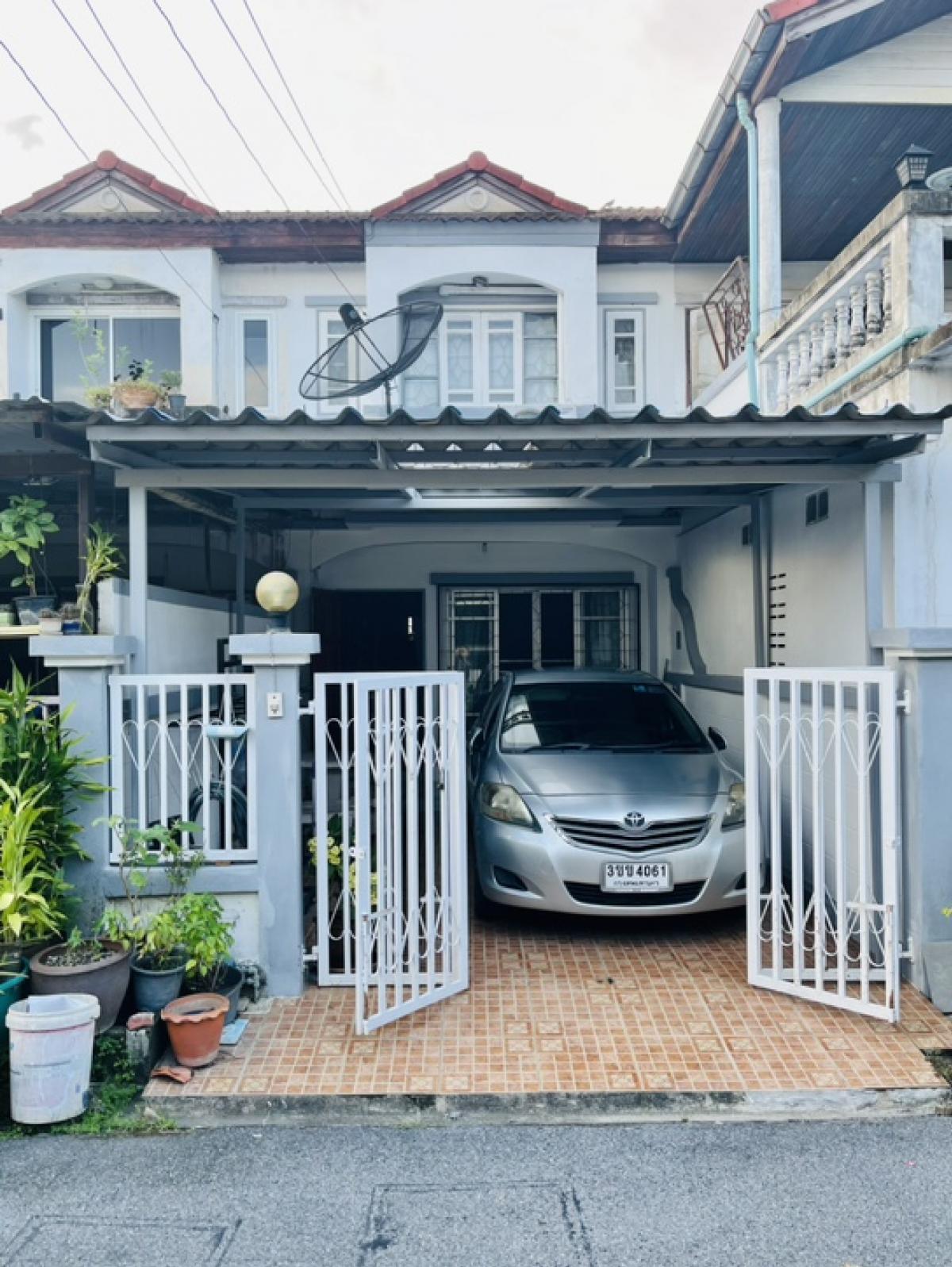 For SaleTownhomeNawamin, Ramindra : Townhouse for sale, Soi Khubon 6, Ram Intra, Manimat, beautiful house for sale, cheap, first come first served.