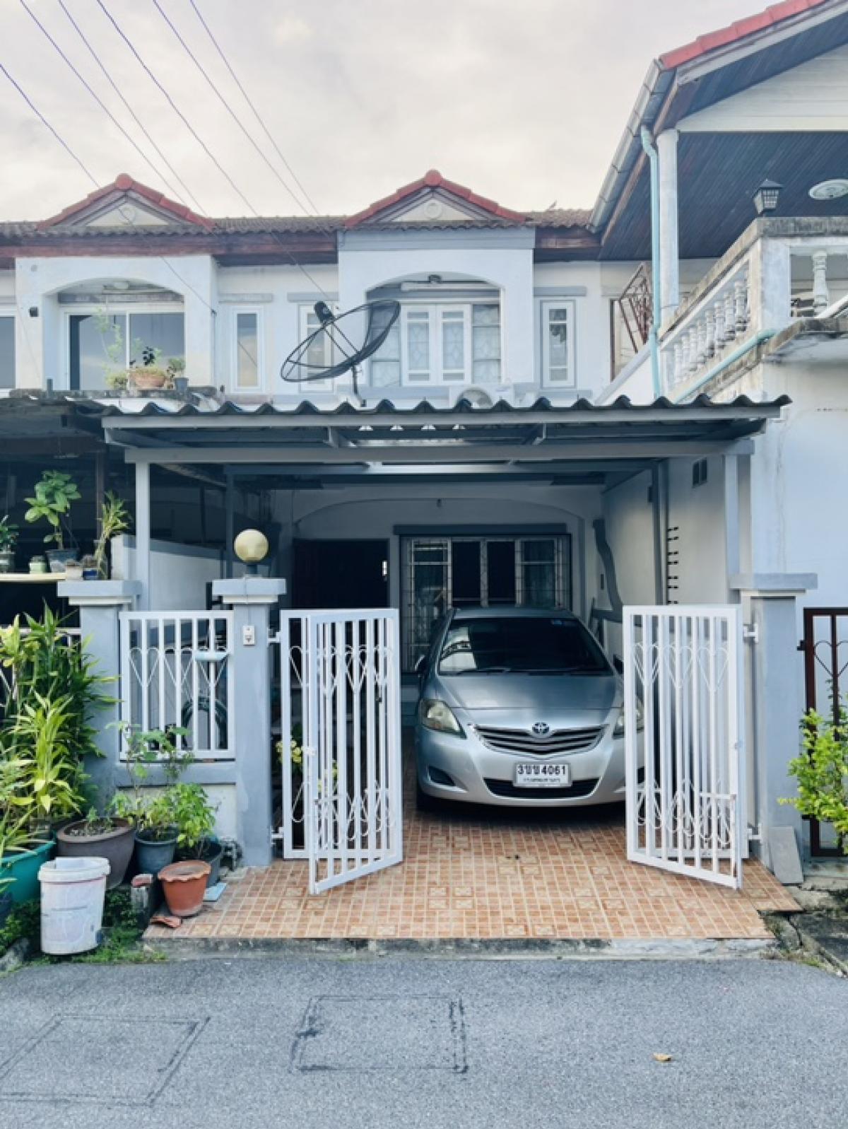 For SaleTownhomeNawamin, Ramindra : Townhouse for sale, Soi Khubon 6, Ram Intra, Manimat, beautiful house for sale, cheap, first come first served.