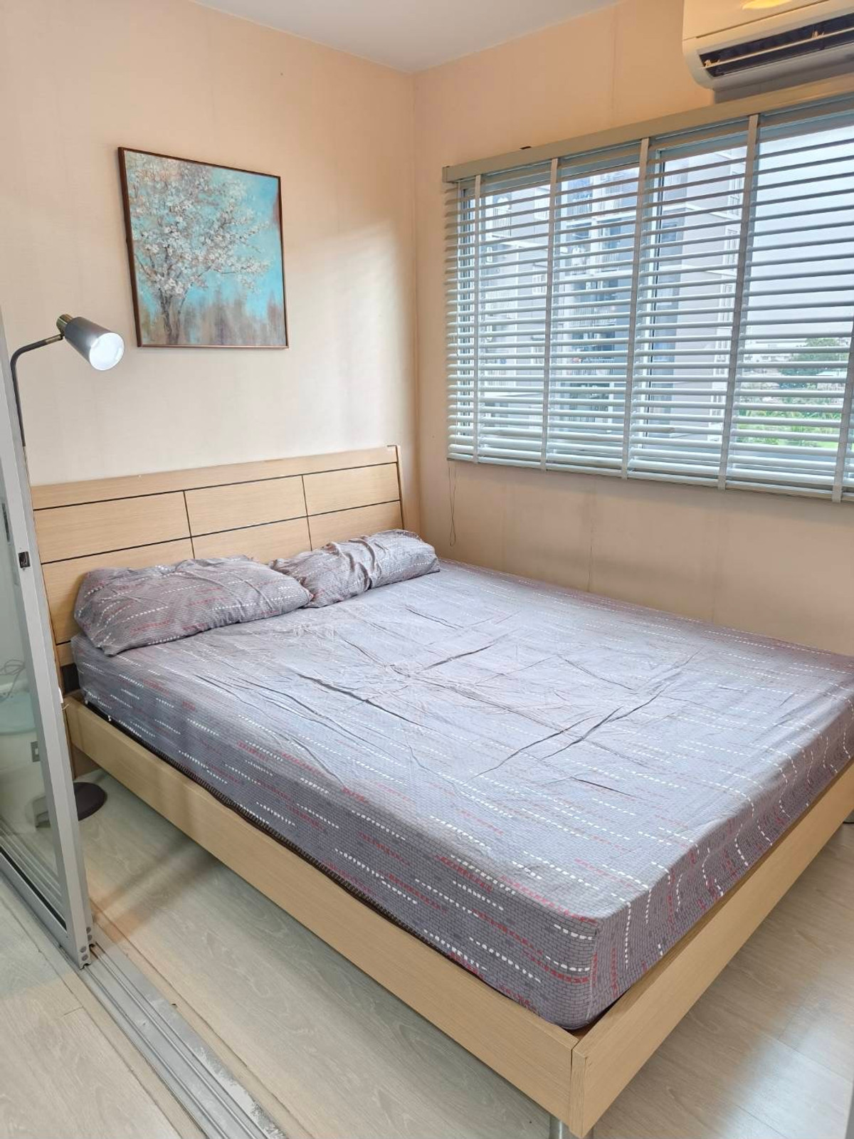 ให้เช่าคอนโดปทุมธานี รังสิต ธรรมศาสตร์ : ให้เช่าพลัมคอนโดพาร์ครังสิต เฟส3 ชั้น5 วิวใน ห้องมุม เครื่องใช้ไฟฟ้าครบ มีเครื่องซักผ้า  ล้างแอร์ให้ฟรีตลอดอายุสัญญา มีทำประกันห้องส่วนตัวให้แล้ว 