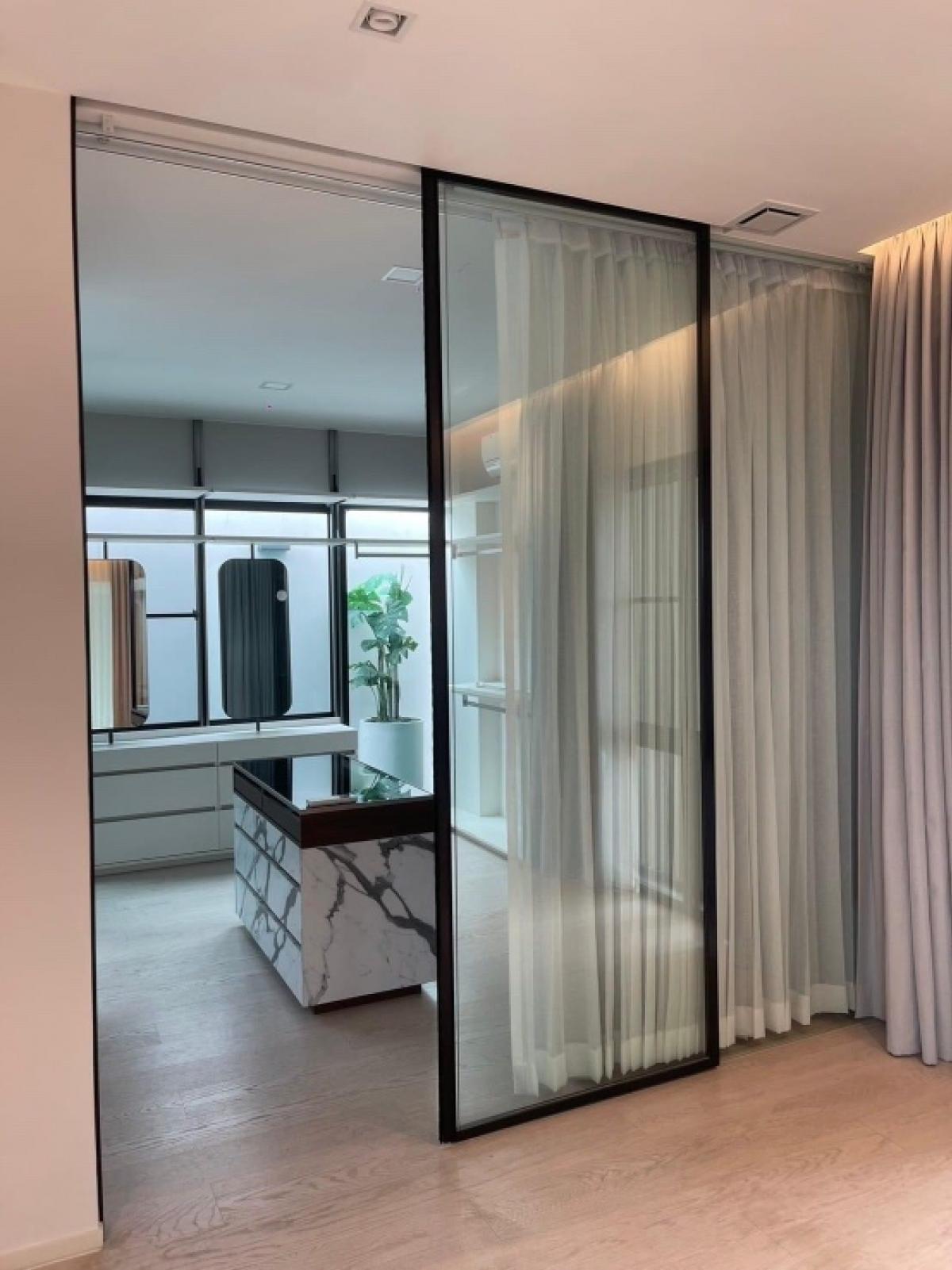 For SaleHousePattanakan, Srinakarin : Large house for sale, area 102 sq m, 4 bedrooms, price 45 million, interested in making an appointment to view 0808144488