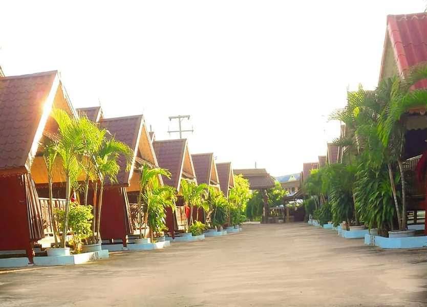 For SaleHotel&Apartment BusinessRoi Et : Urgent sale of a resort, Panrak, 14 wooden houses, Roi Et Province (Owner selling)