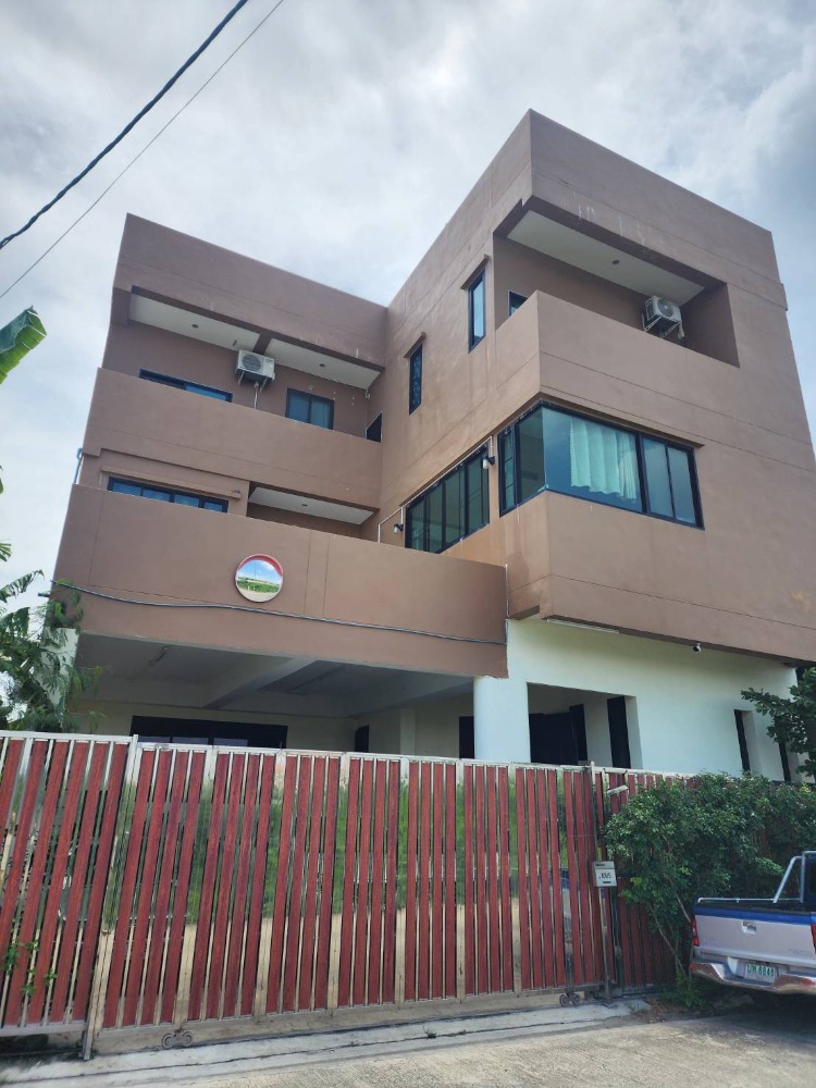 ขายโฮมออฟฟิศสมุทรปราการ สำโรง : หาไม่ได้แล้ว​ Home​ office​ ย่านบางพลี,​ ใกล้แหล่งจ้างงานนิคมบางปู พื้นที่ใช้สอย504 ตร.ม​ มีห้องมากกว่า10ห้อง​ !! ​อาคาร​ 3 ชั้น เนื้อที่53 ตร.วา​