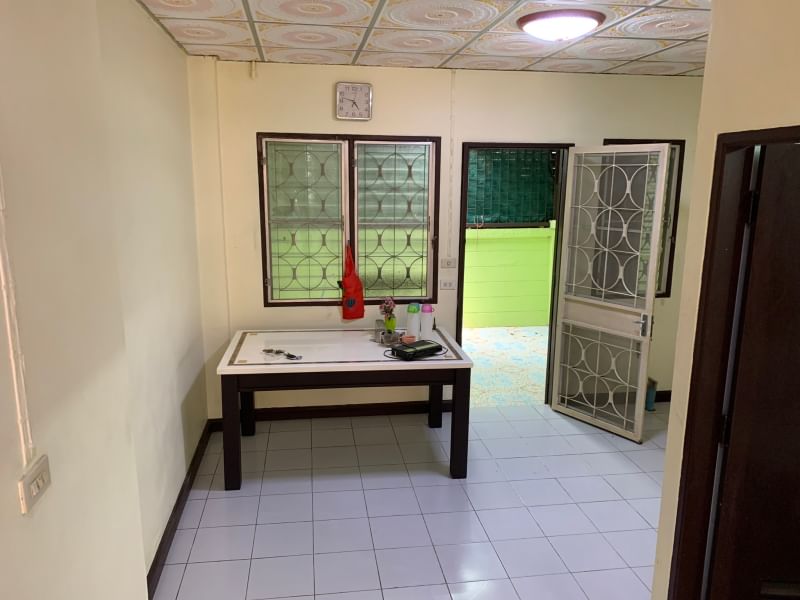 For SaleTownhomeNakhon Pathom : Townhouse 3.5 floors, 21.2 sq m., Busarin Village, Line 4, Krathum Lom Subdistrict, Sam Phran District, Nakhon Pathom Province