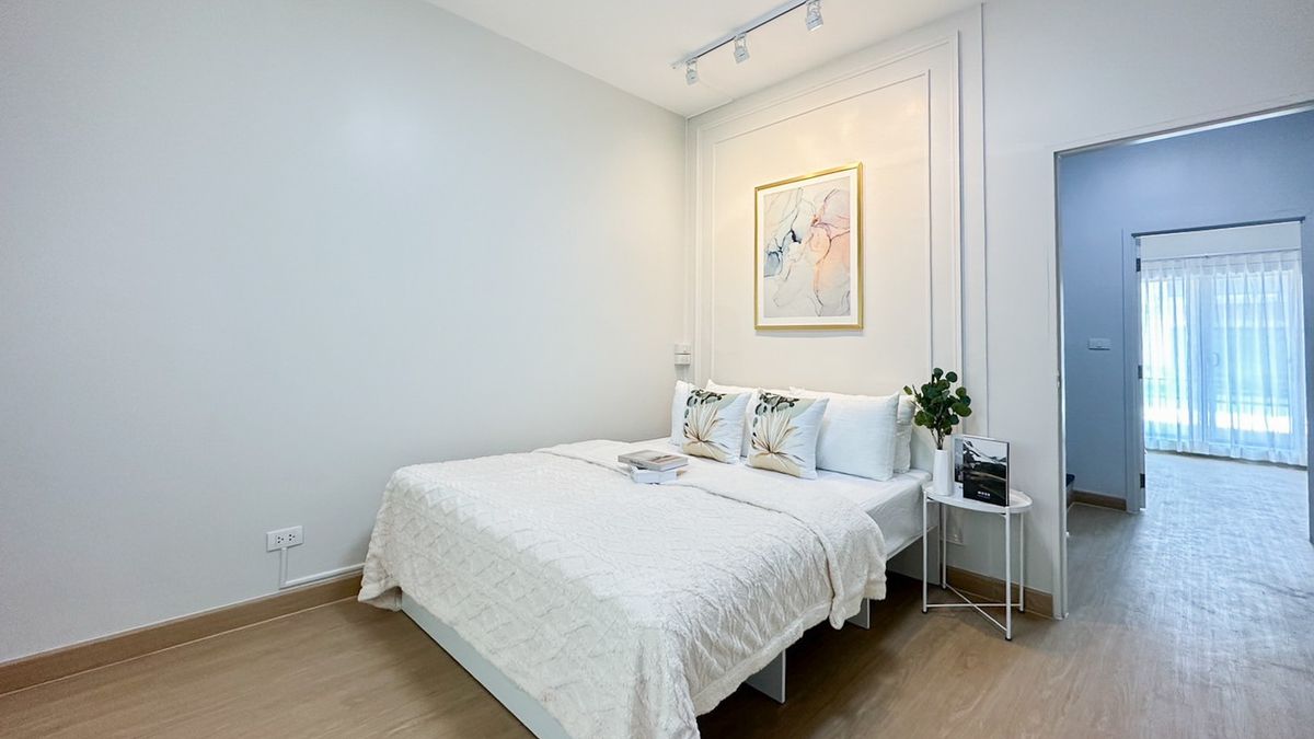 For SaleTownhomeBang kae, Phetkasem : 𝑻𝒉𝒆 𝑪𝒐𝒏𝒏𝒆𝒄𝒕 𝑼𝑷𝟑 Wongwaen-Bang Khae, modern design house, convenient transportation, near shopping areas and hospitals.
