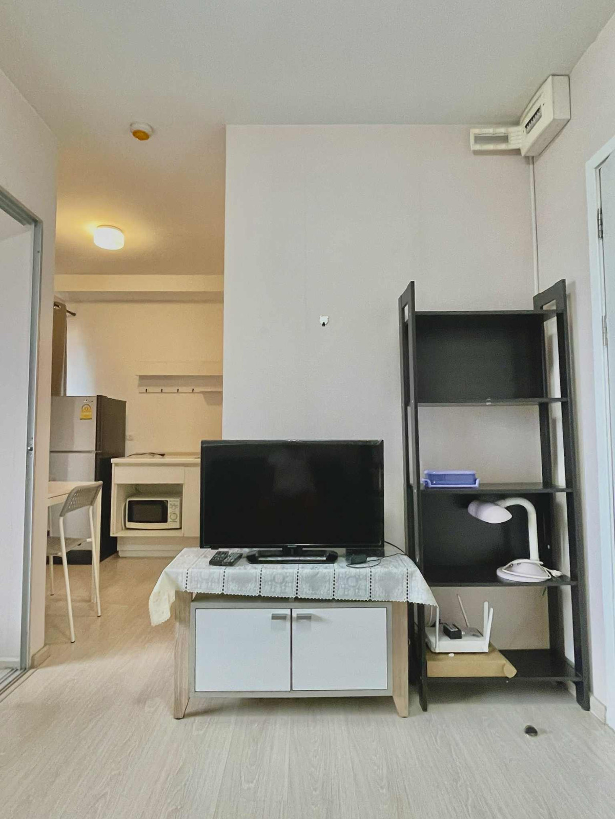 ให้เช่าพลัมคอนโดพาร์ครังสิต เฟส3 ชั้น5 วิวใน ห้องมุม เครื่องใช้ไฟฟ้าครบ มีเครื่องซักผ้า  ล้างแอร์ให้ฟรีตลอดอายุสัญญา มีทำประกันห้องส่วนตัวให้แล้ว  Loading...