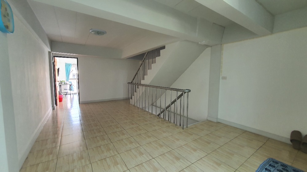 For SaleShop HouseKaset Nawamin,Ladplakao : Urgent sale!! 4-story shophouse near Satri Wittaya 2 School Sukonthasawat Rd., good condition, beautifully decorated, ready for use.