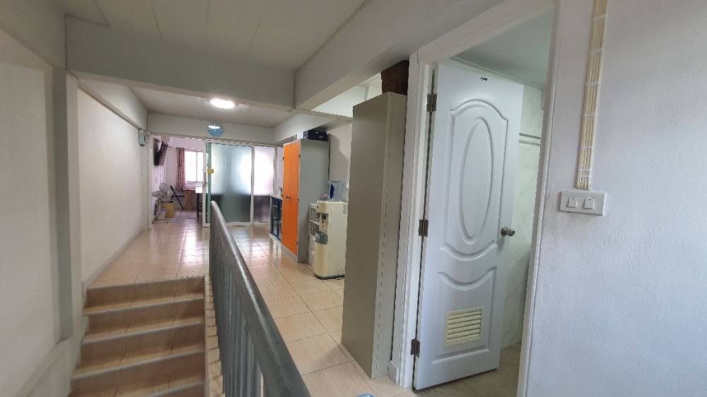 For SaleShop HouseKaset Nawamin,Ladplakao : Urgent sale!! 4-story shophouse near Satri Wittaya 2 School Sukonthasawat Rd., good condition, beautifully decorated, ready for use.
