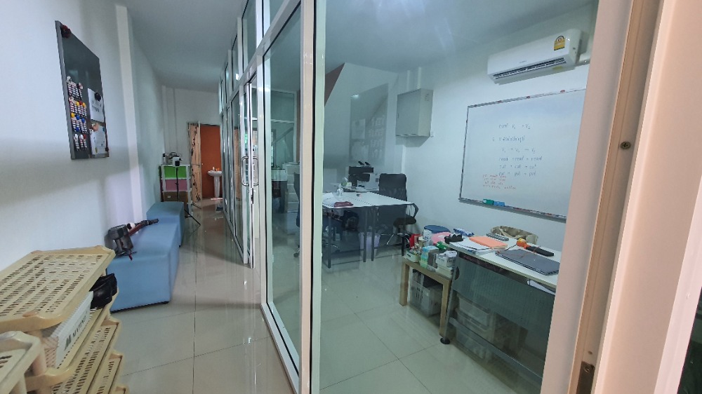 For SaleShop HouseKaset Nawamin,Ladplakao : Urgent sale!! 4-story shophouse near Satri Wittaya 2 School Sukonthasawat Rd., good condition, beautifully decorated, ready for use.