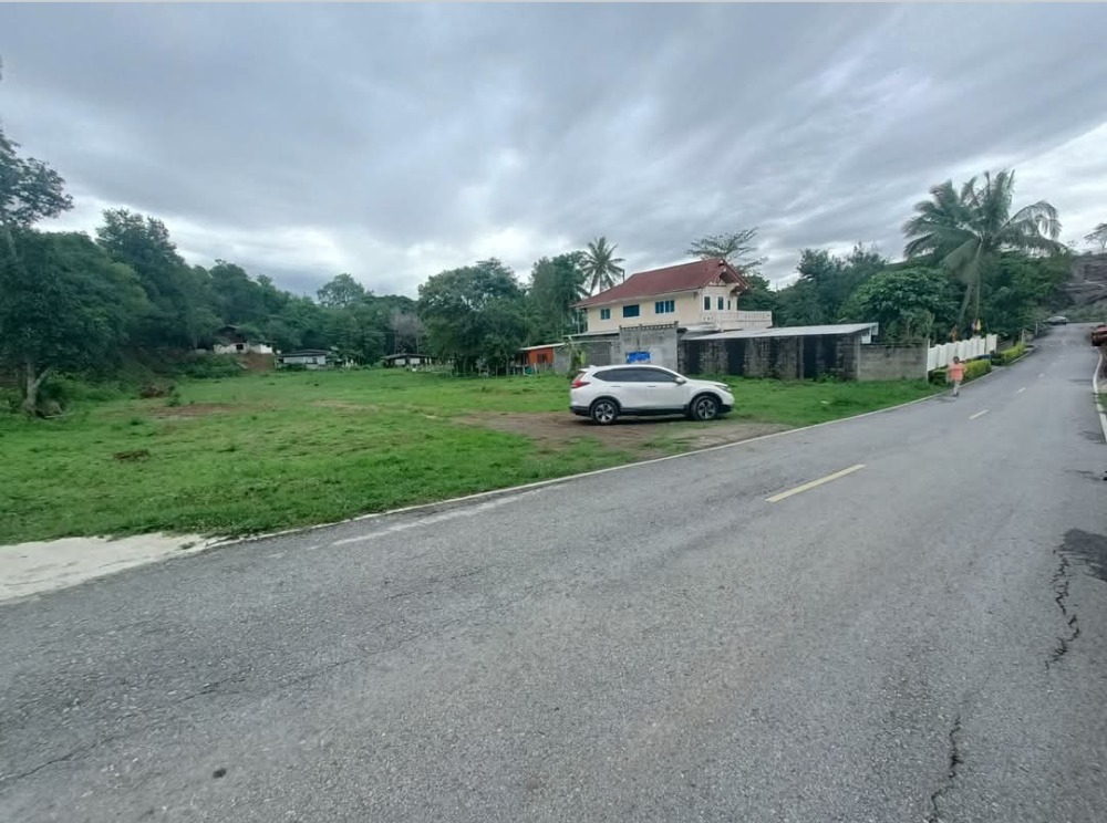 For SaleLandPak Chong KhaoYai : Land for sale Pak Chong, splittable, connect to Mittraphap Road only 250 meters. 3-1-91 Rai