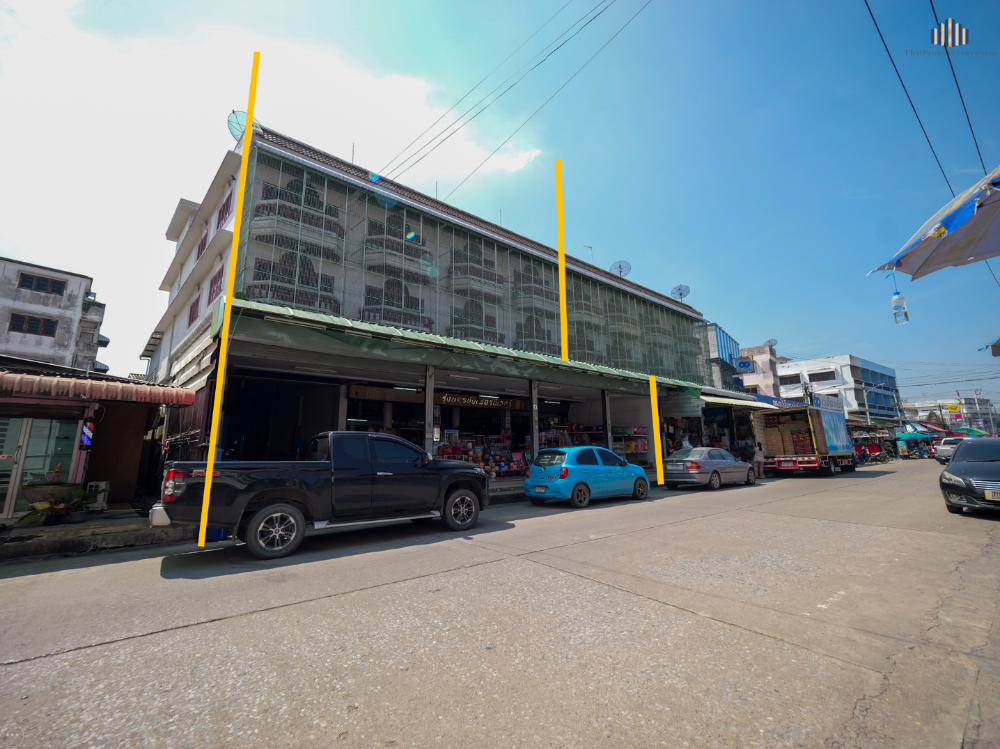 For SaleShop HouseNakhon Pathom : Calculated! Earning potential of over 2 million baht per year! For Sale: 3-story commercial building, 4 units, 277 sq. wah, located in Huai Phlu Market, with an elevator!