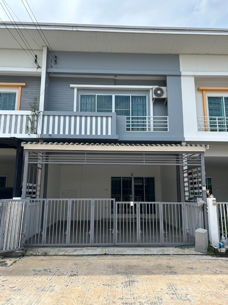 ขายทาวน์โฮมศรีราชา แหลมฉบัง บ้านบึง : สภาพบ้านใหม่เอี่ยม! อากาศเย็นไร้มลพิษ !! ขายทาวน์โฮม 19.8 ตร.วา หมู่บ้าน ฟ้าบุรินทร์ บ่อวิน ศรีราชา ใกล้แหลมฉบัง