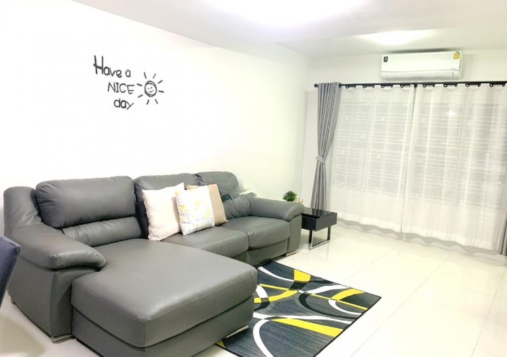 For RentTownhomeNawamin, Ramindra : Townhome for rent, The Connect, Watcharapol Expressway, near Sukhapiban 5, only 5 minutes.