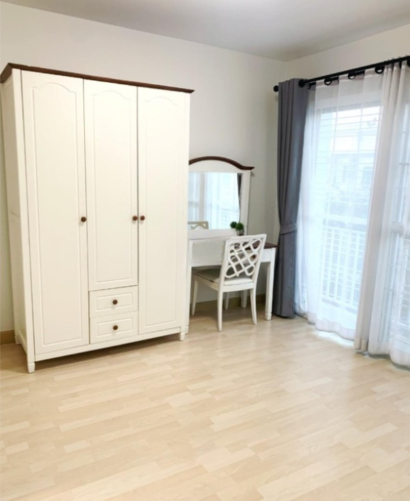 For RentTownhomeNawamin, Ramindra : Townhome for rent, The Connect, Watcharapol Expressway, near Sukhapiban 5, only 5 minutes.