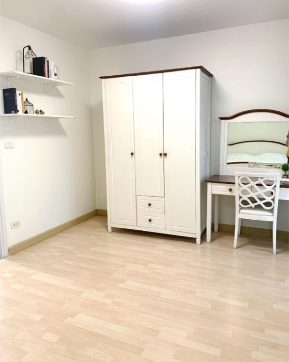 For RentTownhomeNawamin, Ramindra : Townhome for rent, The Connect, Watcharapol Expressway, near Sukhapiban 5, only 5 minutes.