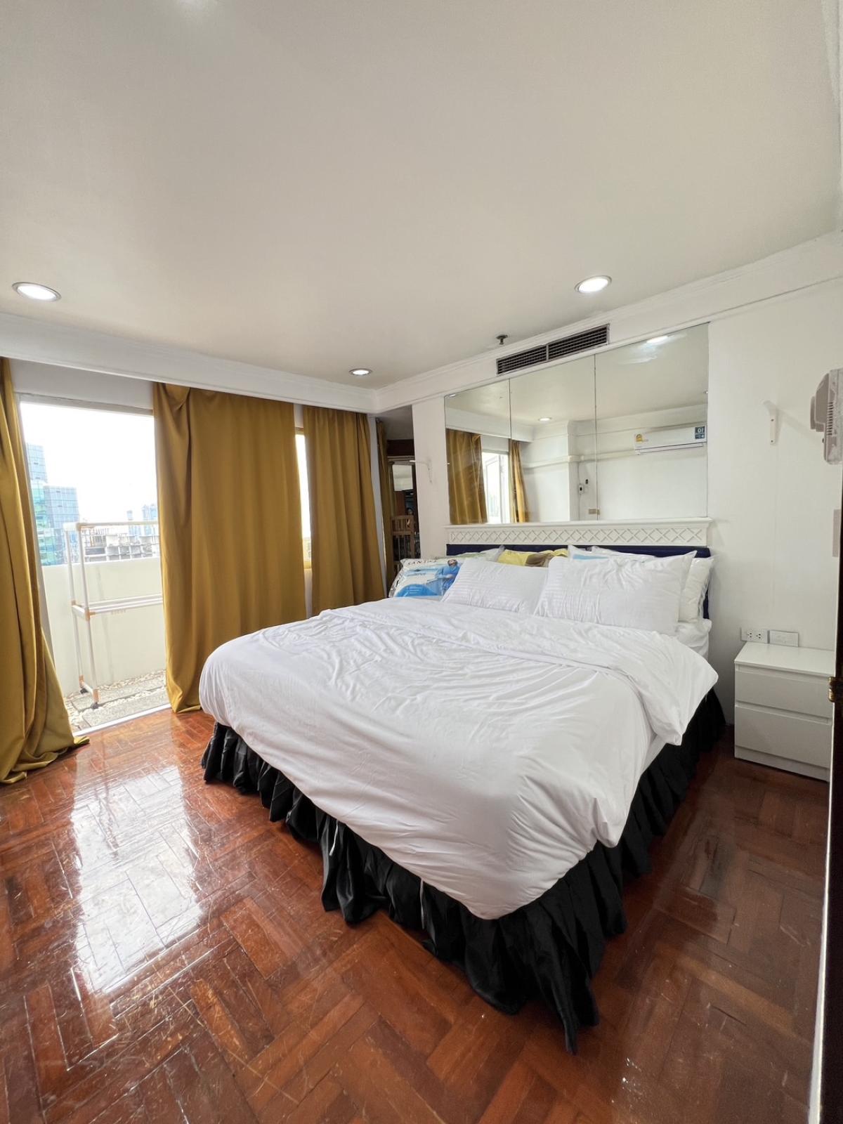 ให้เช่าคอนโดวิทยุ ชิดลม หลังสวน : คอนโดวิวใจกลางเมือง 2 ห้องนอน 120 ตร.ม. พร้อมอยู่ที่ Wittayu Complex เช่าเพียง 46,000 บ./ด. ใกล้ BTS เพลินจิตและห้างดัง!