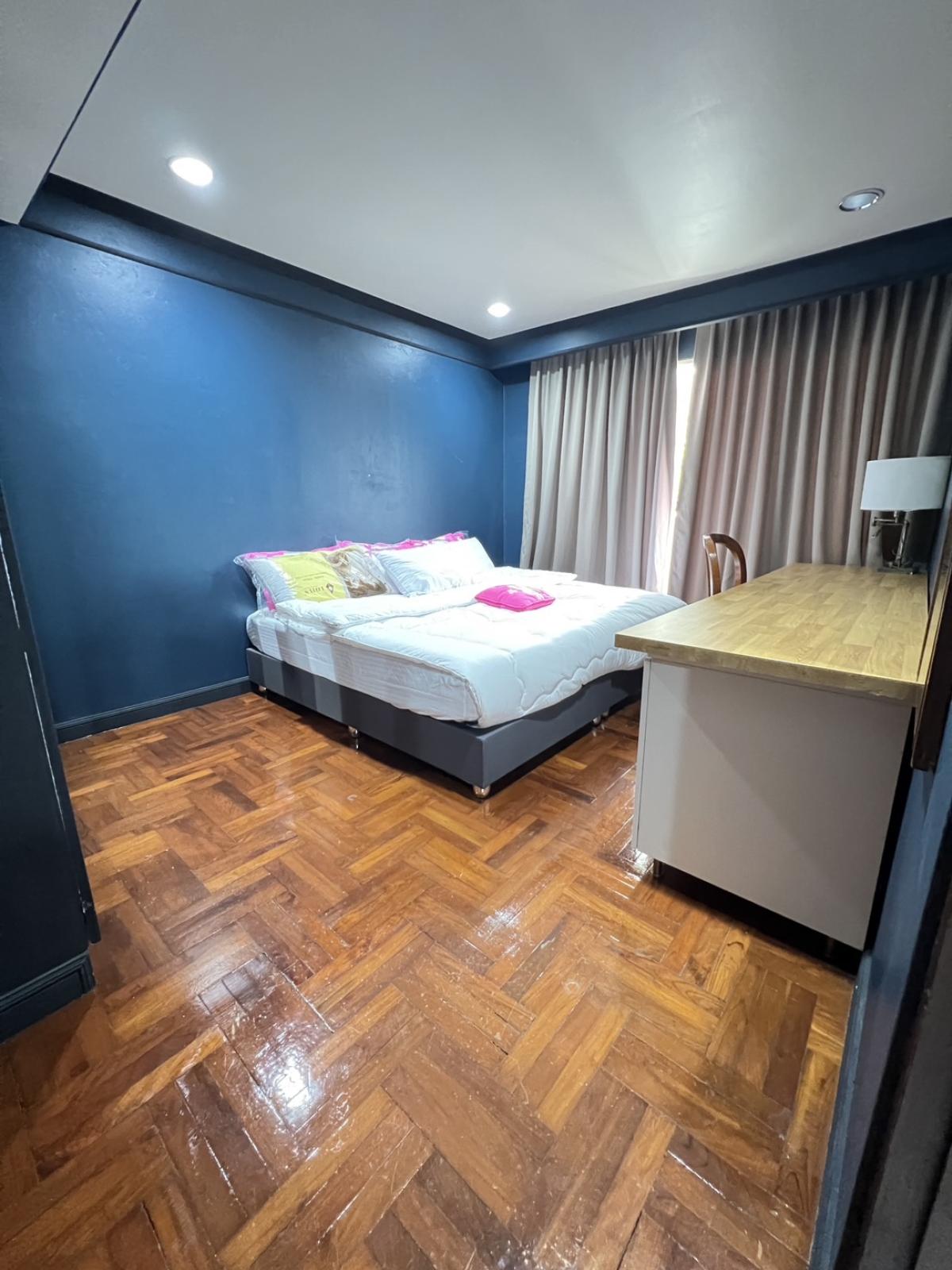 ให้เช่าคอนโดวิทยุ ชิดลม หลังสวน : คอนโดวิวใจกลางเมือง 2 ห้องนอน 120 ตร.ม. พร้อมอยู่ที่ Wittayu Complex เช่าเพียง 46,000 บ./ด. ใกล้ BTS เพลินจิตและห้างดัง!