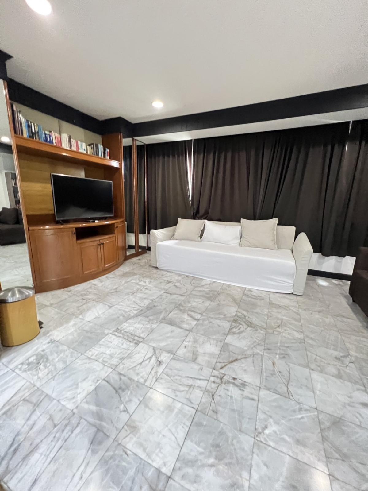 ให้เช่าคอนโดวิทยุ ชิดลม หลังสวน : คอนโดวิวใจกลางเมือง 2 ห้องนอน 120 ตร.ม. พร้อมอยู่ที่ Wittayu Complex เช่าเพียง 46,000 บ./ด. ใกล้ BTS เพลินจิตและห้างดัง!