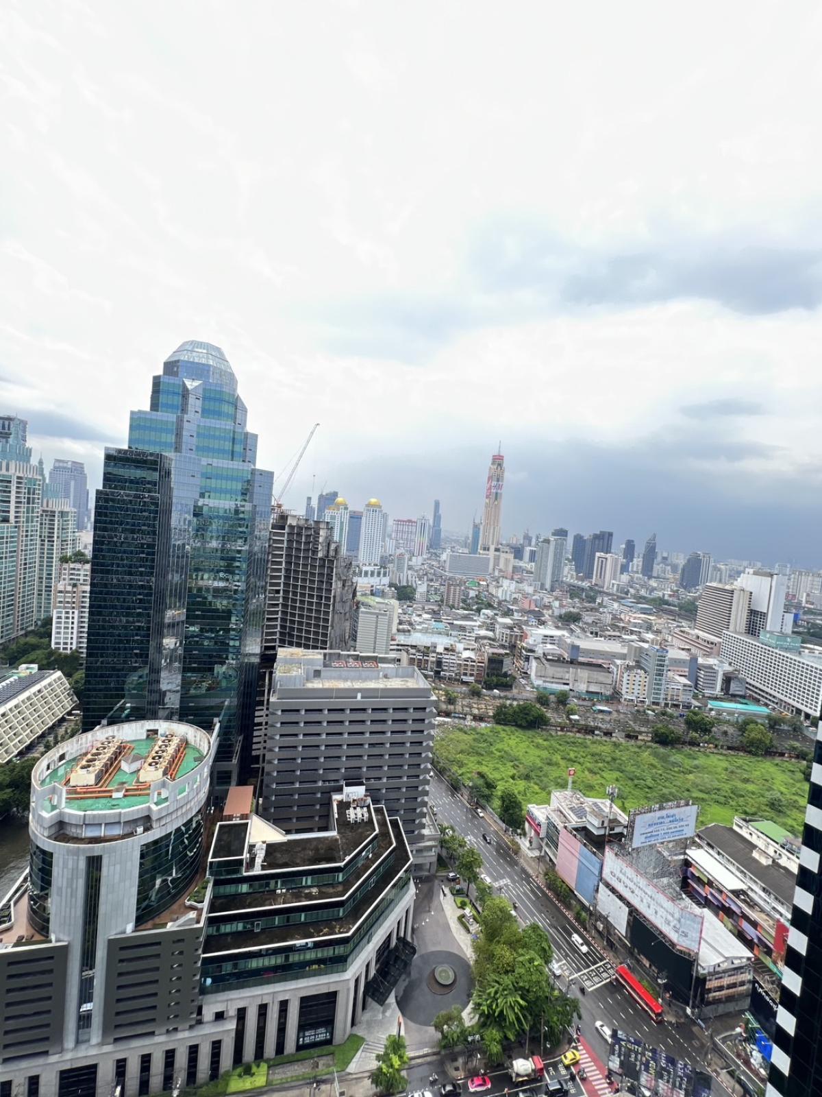 ให้เช่าคอนโดวิทยุ ชิดลม หลังสวน : คอนโดวิวใจกลางเมือง 2 ห้องนอน 120 ตร.ม. พร้อมอยู่ที่ Wittayu Complex เช่าเพียง 46,000 บ./ด. ใกล้ BTS เพลินจิตและห้างดัง!