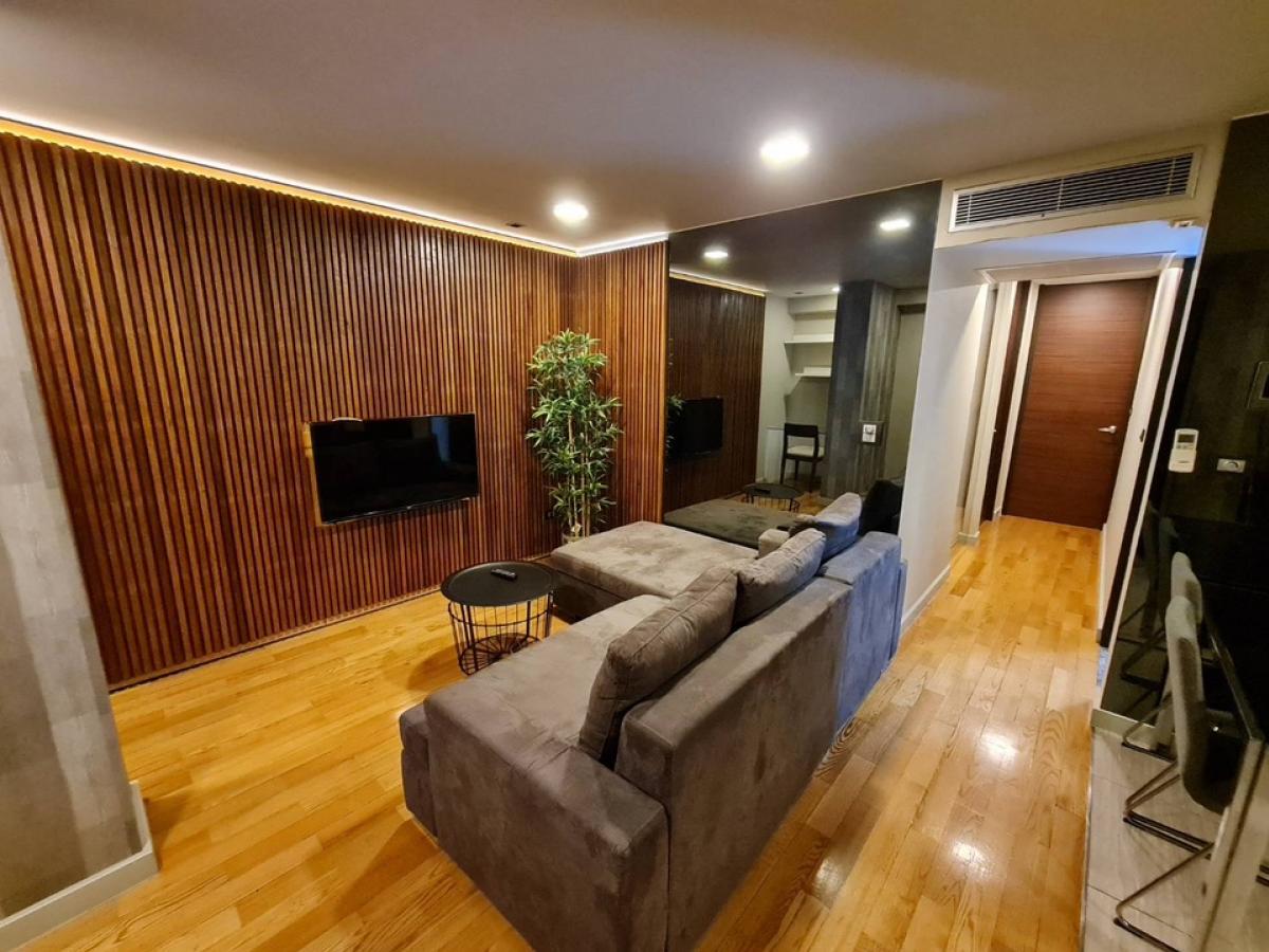 For RentCondoSilom, Saladaeng, Bangrak : Condo for rent, Quad Silom | Quad Silom Usable area: 60.89 sq m.  Bedrooms: 2 rooms  Bathrooms: 2 rooms