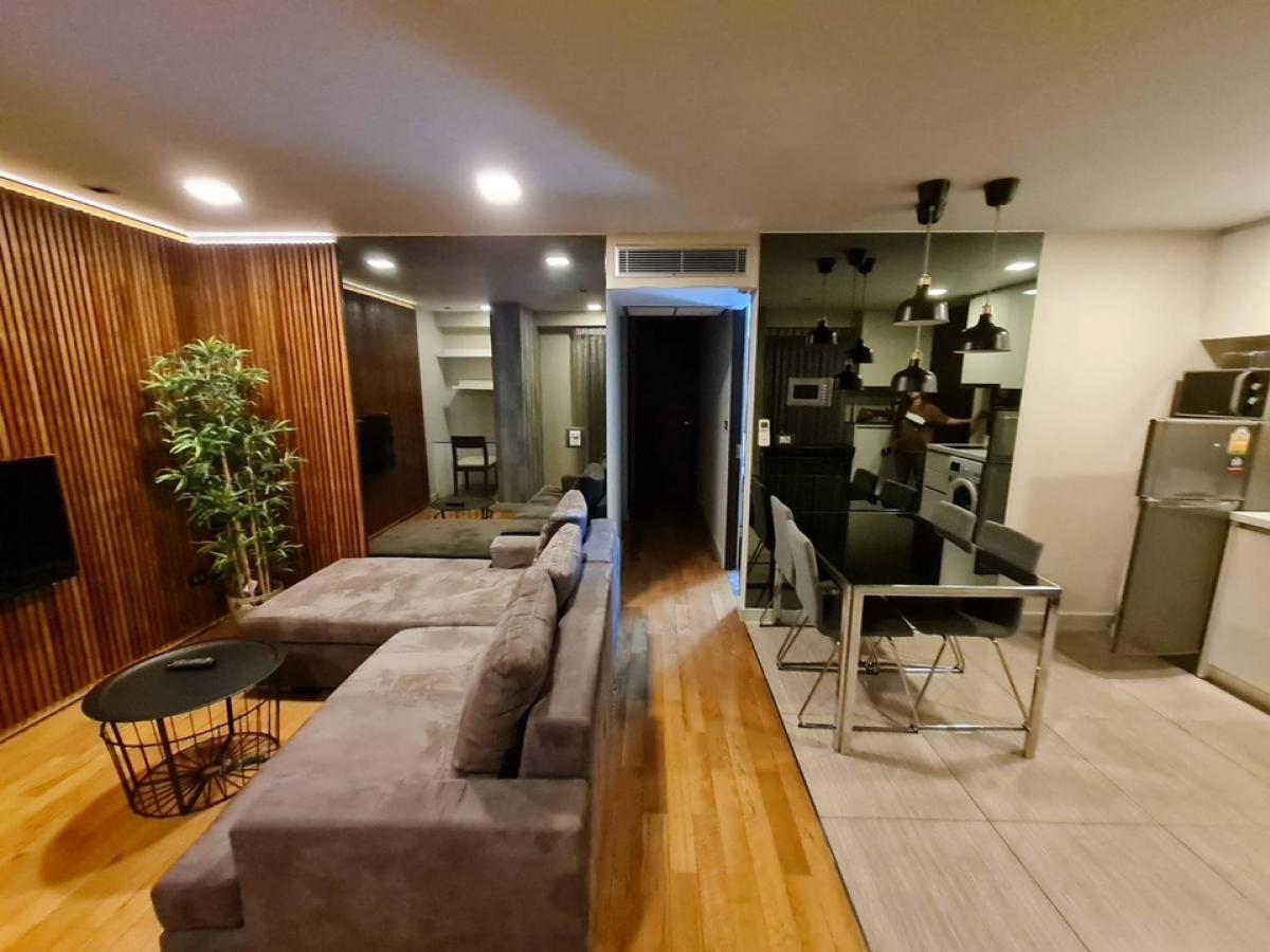 For RentCondoSilom, Saladaeng, Bangrak : Condo for rent, Quad Silom | Quad Silom Usable area: 60.89 sq m.  Bedrooms: 2 rooms  Bathrooms: 2 rooms