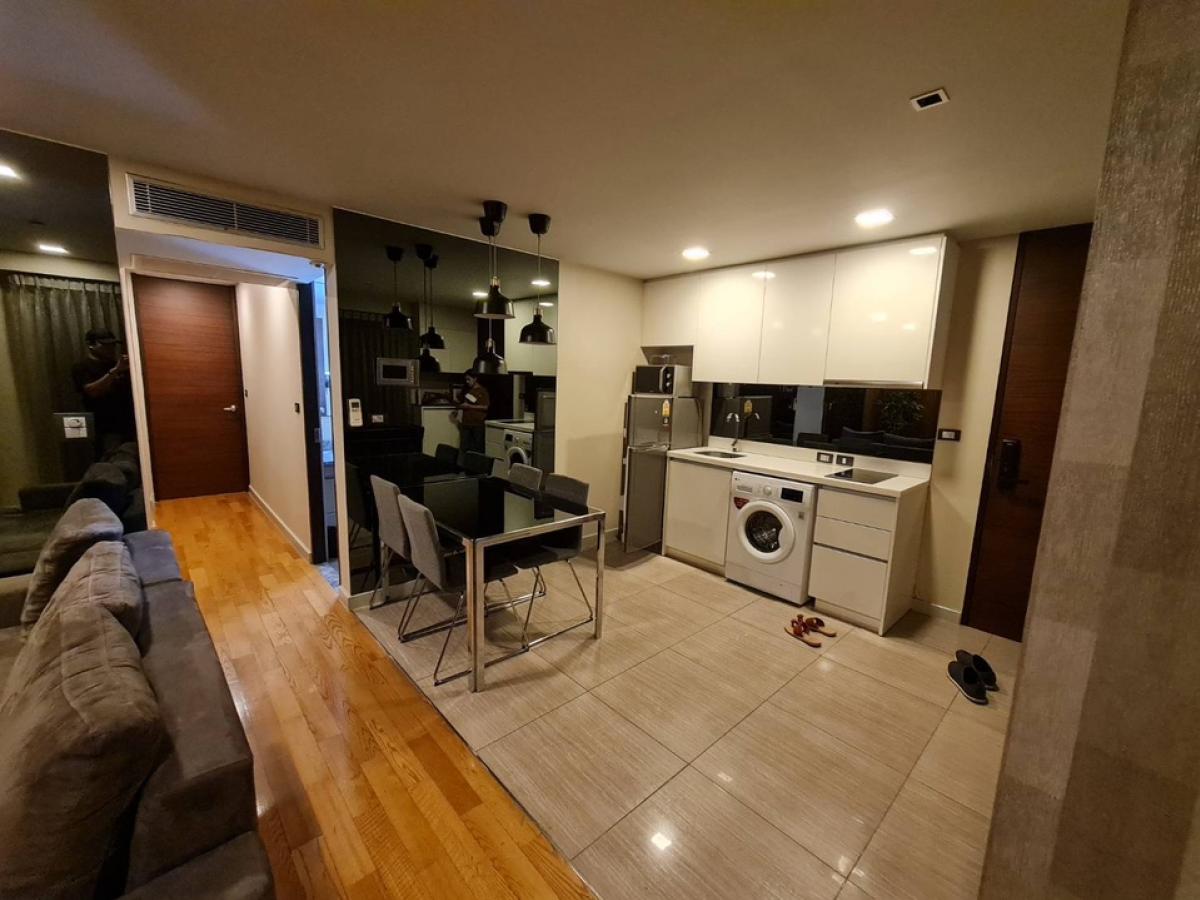 For RentCondoSilom, Saladaeng, Bangrak : Condo for rent, Quad Silom | Quad Silom Usable area: 60.89 sq m.  Bedrooms: 2 rooms  Bathrooms: 2 rooms