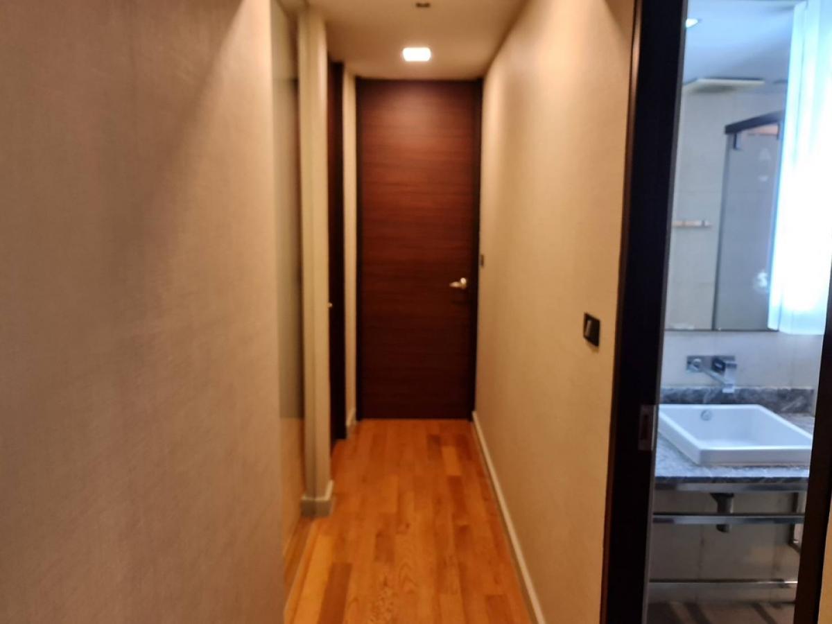 For RentCondoSilom, Saladaeng, Bangrak : Condo for rent, Quad Silom | Quad Silom Usable area: 60.89 sq m.  Bedrooms: 2 rooms  Bathrooms: 2 rooms