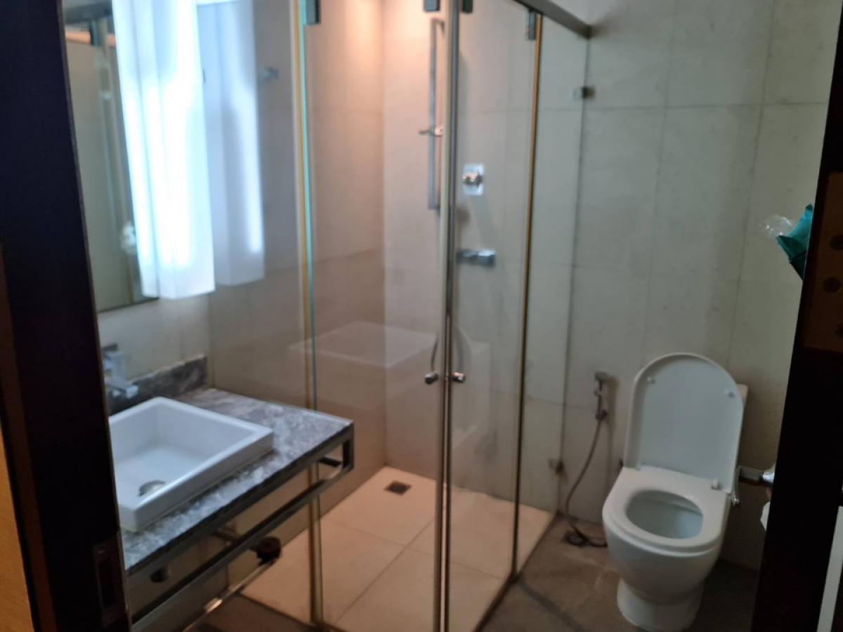 For RentCondoSilom, Saladaeng, Bangrak : Condo for rent, Quad Silom | Quad Silom Usable area: 60.89 sq m.  Bedrooms: 2 rooms  Bathrooms: 2 rooms