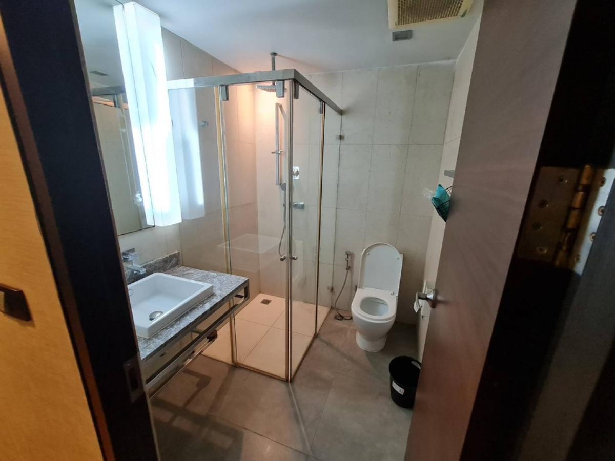 For RentCondoSilom, Saladaeng, Bangrak : Condo for rent, Quad Silom | Quad Silom Usable area: 60.89 sq m.  Bedrooms: 2 rooms  Bathrooms: 2 rooms