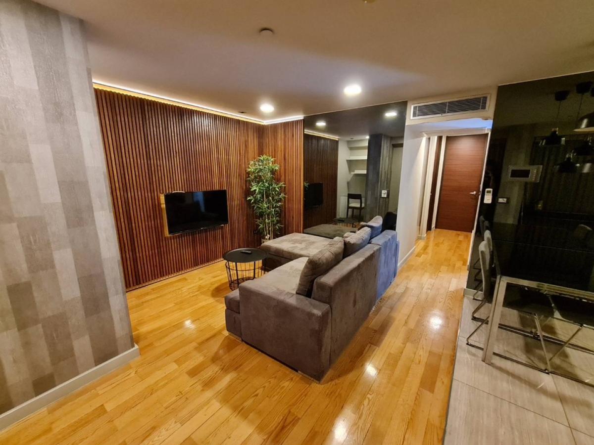 For RentCondoSilom, Saladaeng, Bangrak : Condo for rent, Quad Silom | Quad Silom Usable area: 60.89 sq m.  Bedrooms: 2 rooms  Bathrooms: 2 rooms