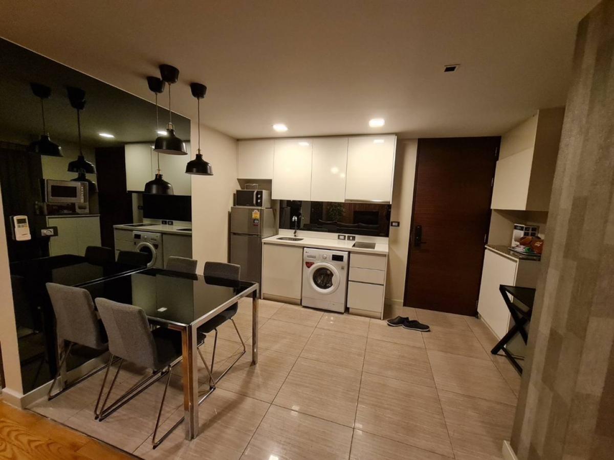 For RentCondoSilom, Saladaeng, Bangrak : Condo for rent, Quad Silom | Quad Silom Usable area: 60.89 sq m.  Bedrooms: 2 rooms  Bathrooms: 2 rooms
