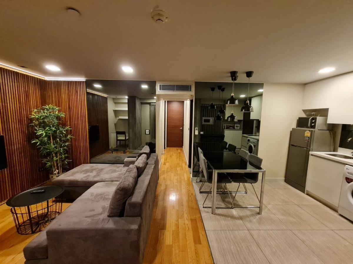 For RentCondoSilom, Saladaeng, Bangrak : Condo for rent, Quad Silom | Quad Silom Usable area: 60.89 sq m.  Bedrooms: 2 rooms  Bathrooms: 2 rooms