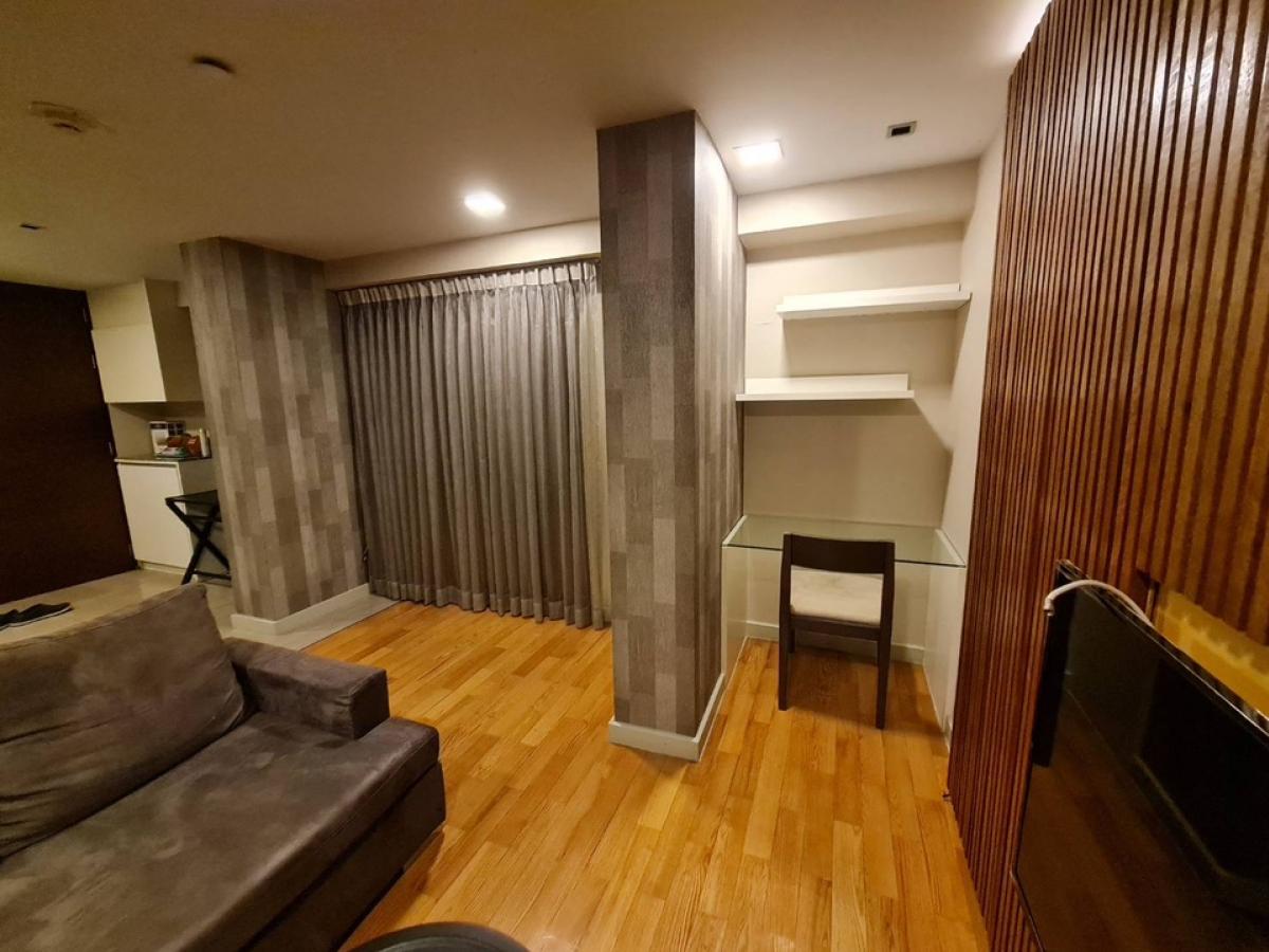 For RentCondoSilom, Saladaeng, Bangrak : Condo for rent, Quad Silom | Quad Silom Usable area: 60.89 sq m.  Bedrooms: 2 rooms  Bathrooms: 2 rooms