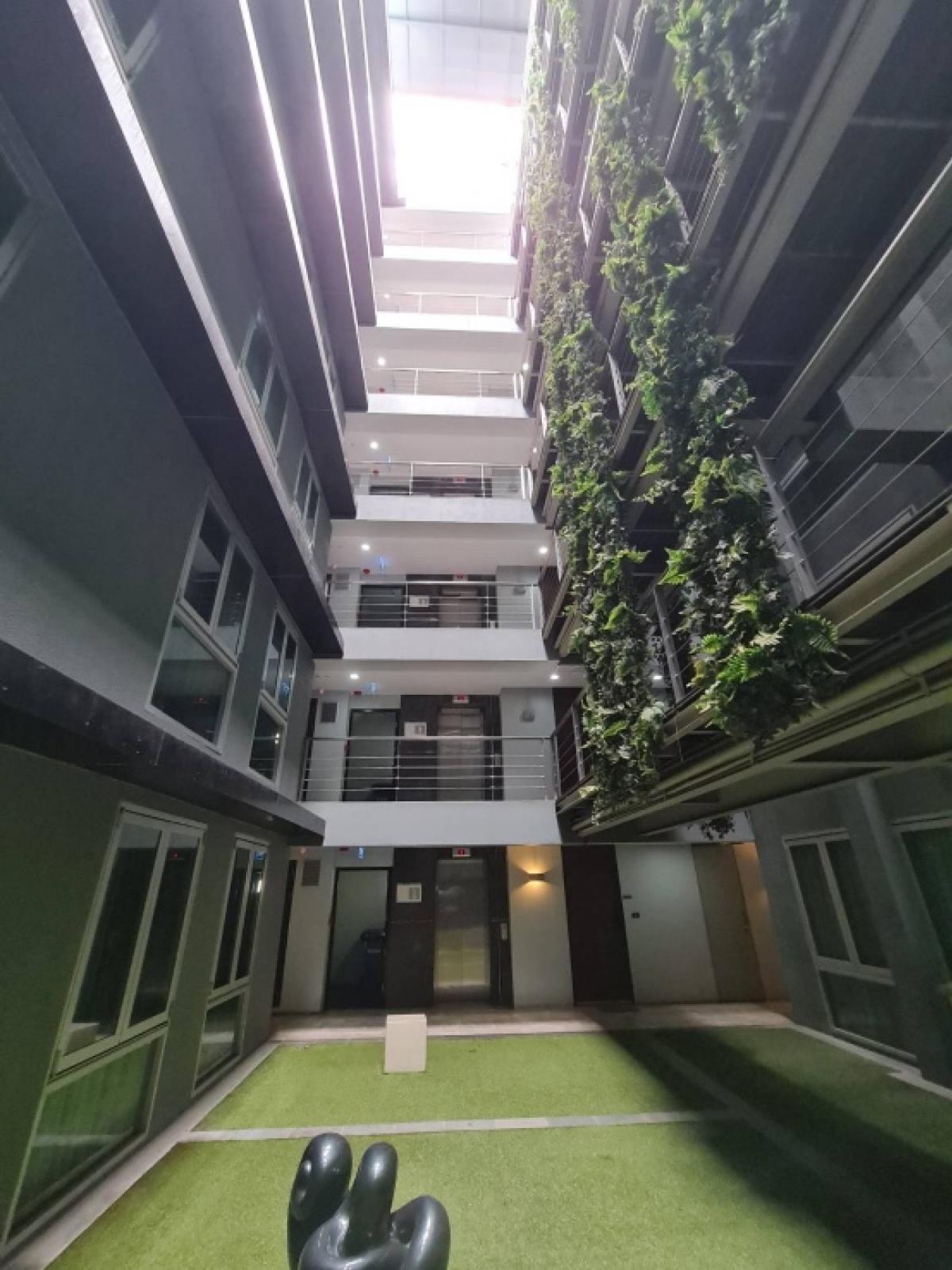 For RentCondoSilom, Saladaeng, Bangrak : Condo for rent, Quad Silom | Quad Silom Usable area: 60.89 sq m.  Bedrooms: 2 rooms  Bathrooms: 2 rooms