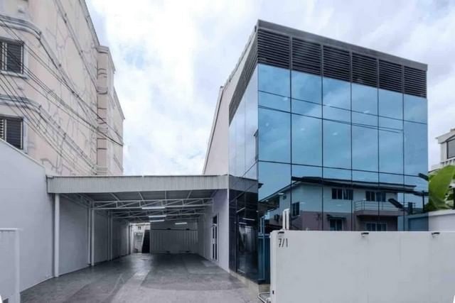 For SaleLandBangna, Bearing, Lasalle : Land for sale with office building + small warehouse, Sanphawut Road, Bangna