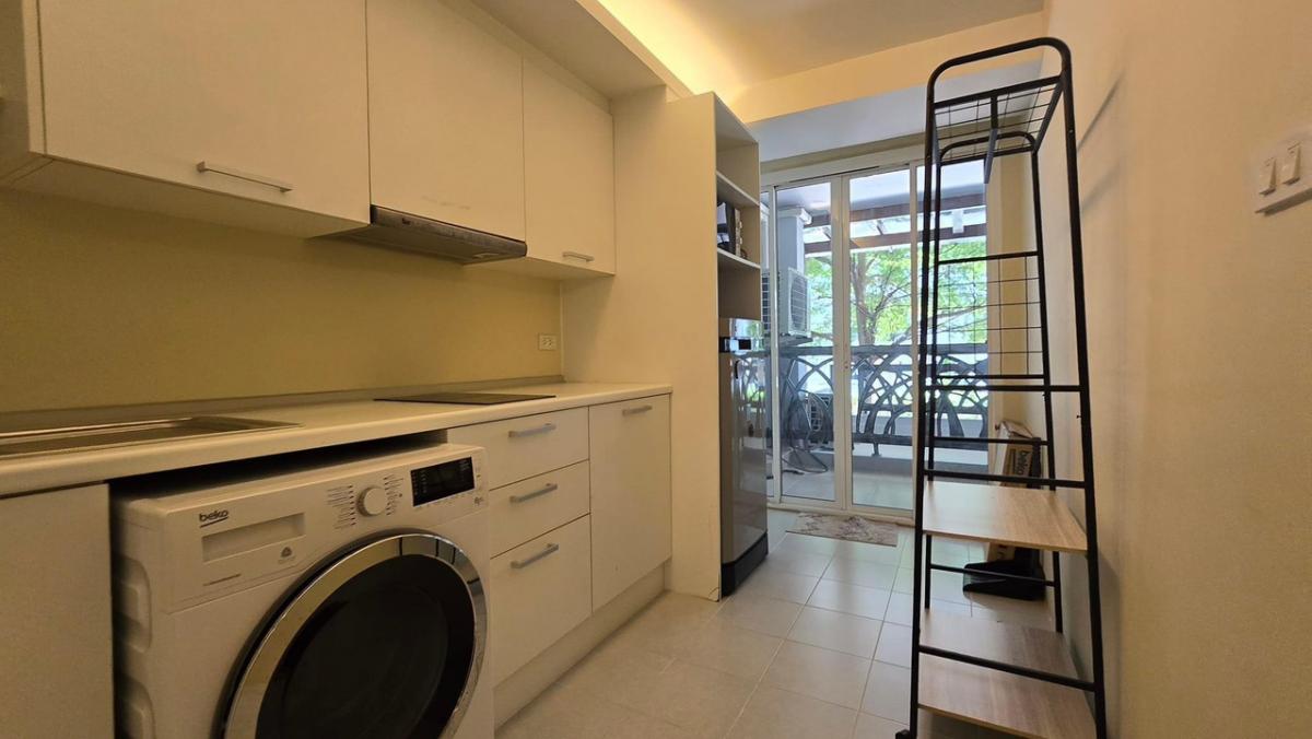 For SaleCondoLadprao101, Happy Land, The Mall Bang Kapi : Condo for sale: Le Champs Premium Condominium (LE CHAMPS PREMIUM CONDOMINIUM)  2nd floor, Building B, widest balcony in the project   Size 44.72 square meters  1 bedroom, 1 bathroom with built-in kitchen  Unblocked view, beautiful room, still new con