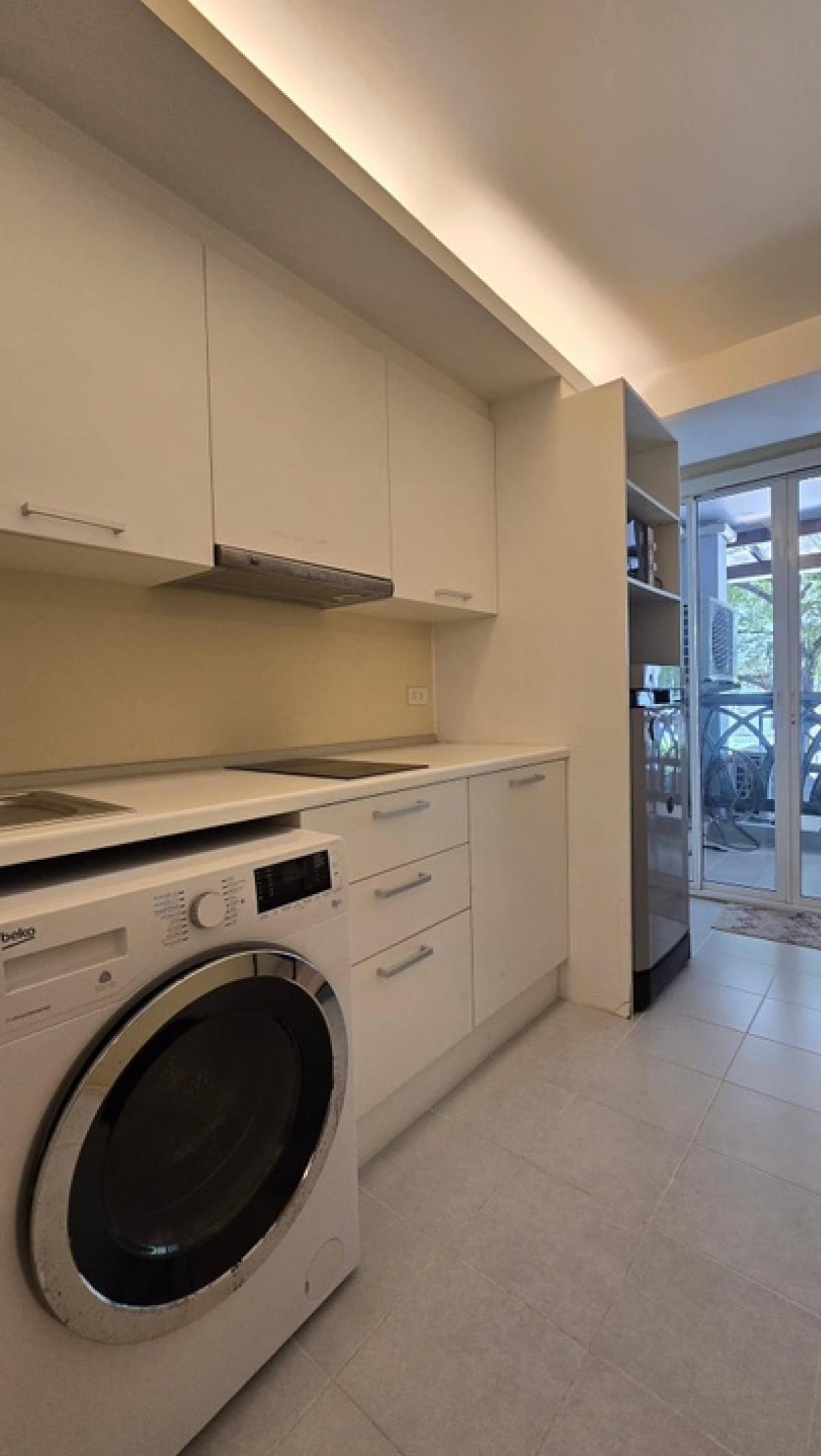 For SaleCondoLadprao101, Happy Land, The Mall Bang Kapi : Condo for sale: Le Champs Premium Condominium (LE CHAMPS PREMIUM CONDOMINIUM)  2nd floor, Building B, widest balcony in the project   Size 44.72 square meters  1 bedroom, 1 bathroom with built-in kitchen  Unblocked view, beautiful room, still new con