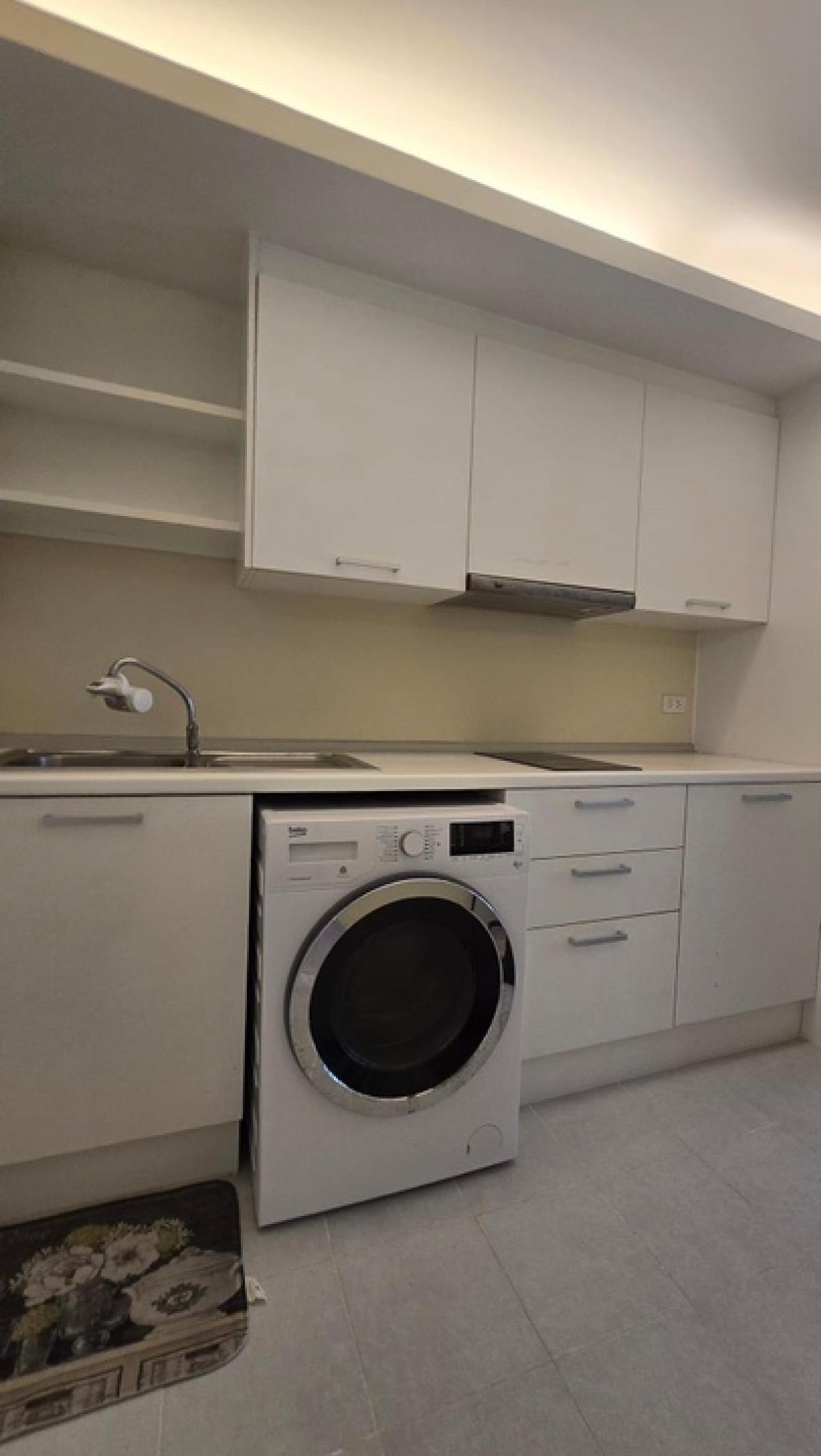 For SaleCondoLadprao101, Happy Land, The Mall Bang Kapi : Condo for sale: Le Champs Premium Condominium (LE CHAMPS PREMIUM CONDOMINIUM)  2nd floor, Building B, widest balcony in the project   Size 44.72 square meters  1 bedroom, 1 bathroom with built-in kitchen  Unblocked view, beautiful room, still new con