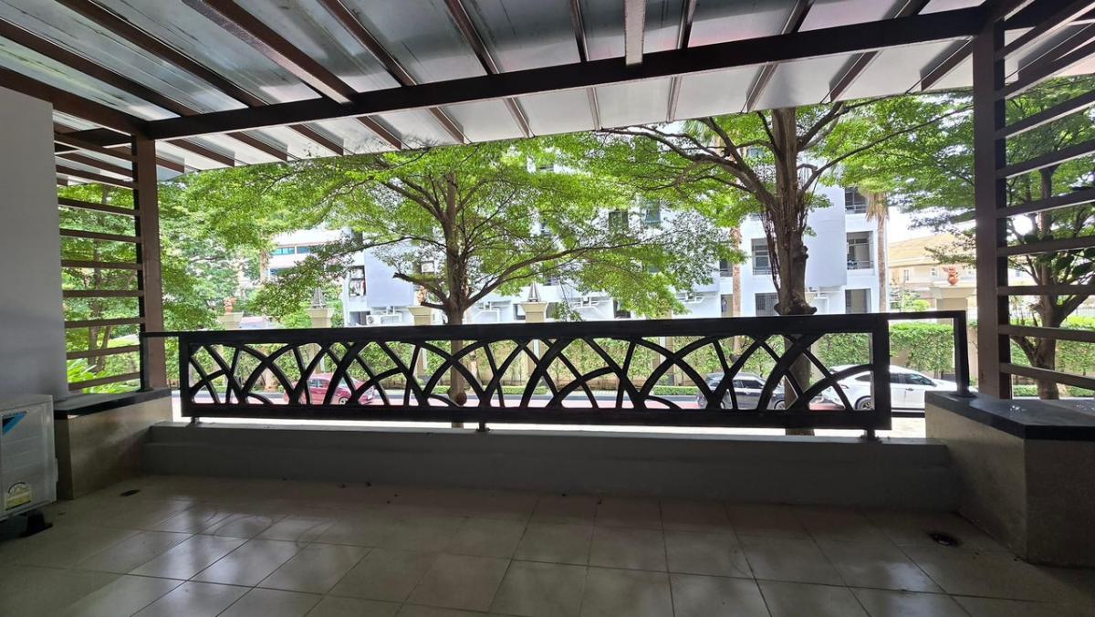 For SaleCondoLadprao101, Happy Land, The Mall Bang Kapi : Condo for sale: Le Champs Premium Condominium (LE CHAMPS PREMIUM CONDOMINIUM)  2nd floor, Building B, widest balcony in the project   Size 44.72 square meters  1 bedroom, 1 bathroom with built-in kitchen  Unblocked view, beautiful room, still new con