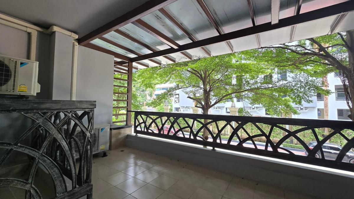 For SaleCondoLadprao101, Happy Land, The Mall Bang Kapi : Condo for sale: Le Champs Premium Condominium (LE CHAMPS PREMIUM CONDOMINIUM)  2nd floor, Building B, widest balcony in the project   Size 44.72 square meters  1 bedroom, 1 bathroom with built-in kitchen  Unblocked view, beautiful room, still new con