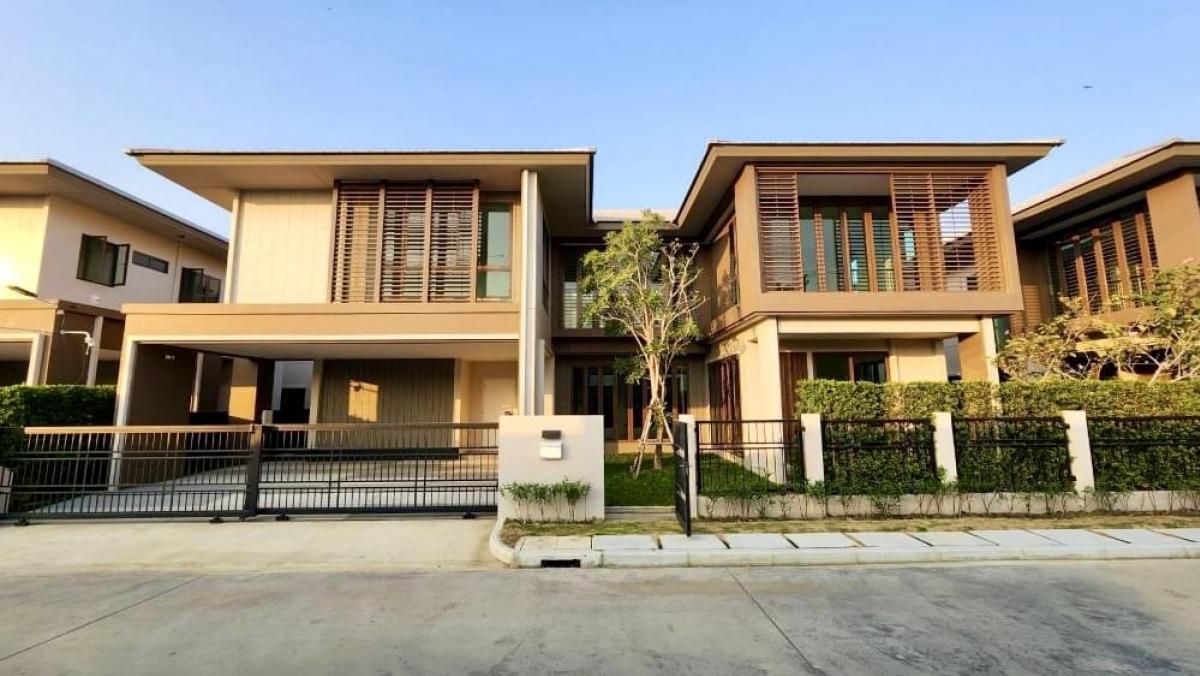 For RentHousePattanakan, Srinakarin : 🌟For rent: Detached house at Burasiri Krungthepkreeta, featuring 2 storeys, 4 bedrooms| 5 bathrooms.Fully furnished and beautifully decorated with great facilities.💥Rental Fee: 229,000 THB|month.