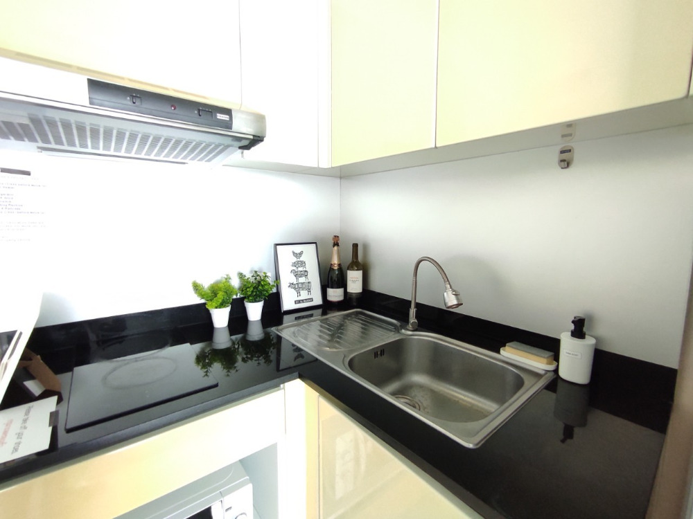 ขายคอนโดสุขุมวิท อโศก ทองหล่อ : ขายพร้อมผู้เช่า ราคาต่ำกว่าตลาด รีบเลย ขายด่วน 2 ห้องนอน ฟลอร์สูง วิวสวนเบญจกิติ