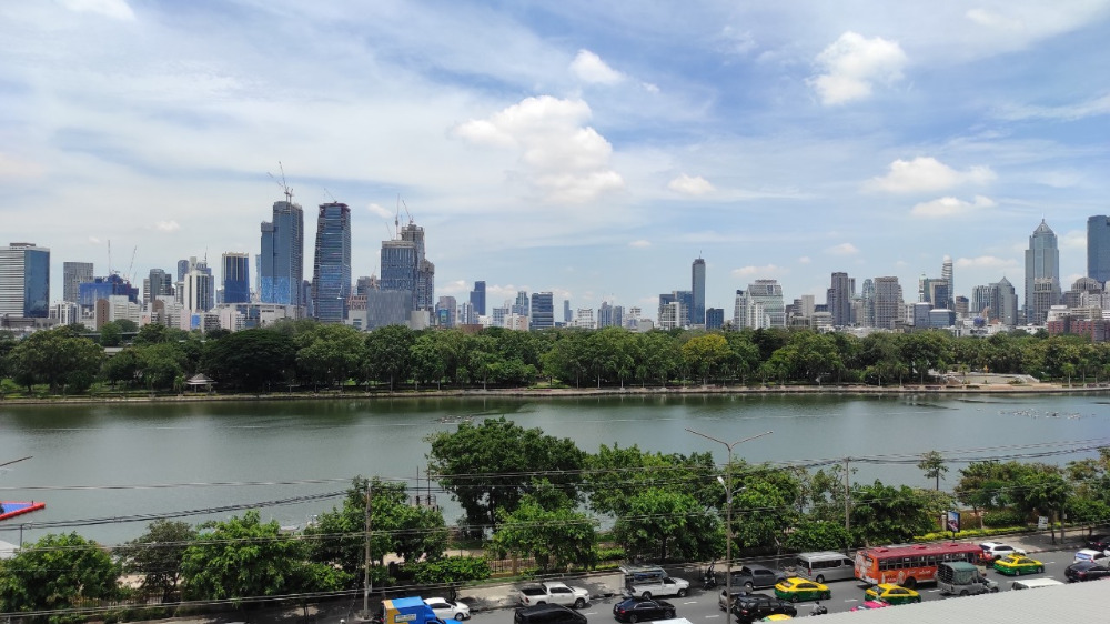 ขายคอนโดสุขุมวิท อโศก ทองหล่อ : ขายพร้อมผู้เช่า ราคาต่ำกว่าตลาด รีบเลย ขายด่วน 2 ห้องนอน ฟลอร์สูง วิวสวนเบญจกิติ