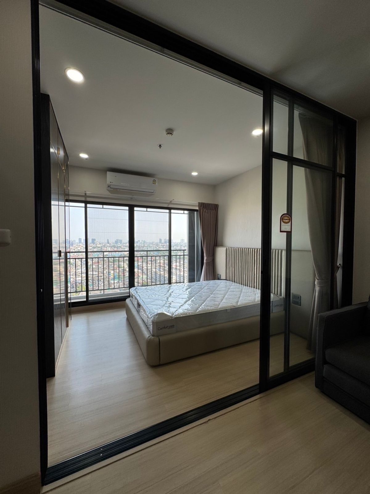 ให้เช่าคอนโดปิ่นเกล้า จรัญสนิทวงศ์ : 🛋️ให้เช่า​คอนโด ศุภาลัย​ ลอฟท์ สถานีไฟฉาย​1 ห้องนอน ใกล้ศิริราช เฟอร์ครบ Line : @ladysai