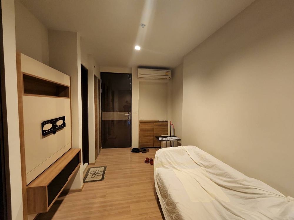 **ให้เช่าคอนโด RHYTHM SATHORN ตึก South ขนาด 35 ตร.ม. พร้อมเข้าอยู่กลางเดือนหน้า (19,000 บาท / เดือน) Loading...