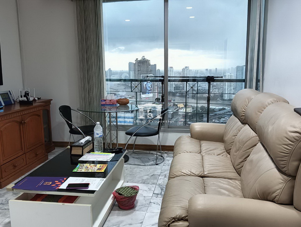 For SaleCondoSathorn, Narathiwat : Condo for sale, Sathorn House, near BTS Surasak, only 80 meters, high floor, very beautiful view🌟