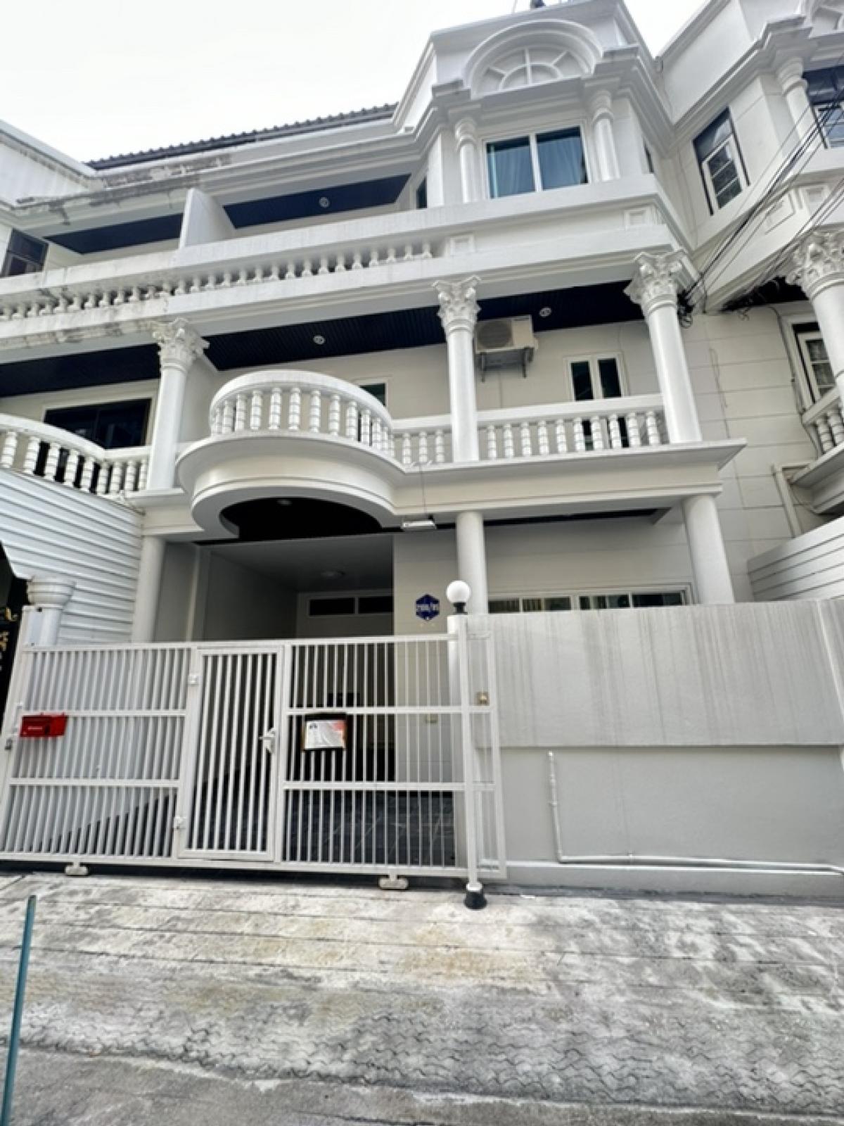 For RentTownhomeSathorn, Narathiwat : (For Rent only) Townhouse for rent, 3 floors, Taweewattana Village. Soi Narathiwat Ratchanakarin 22, near Sathorn, only 5 minutes.