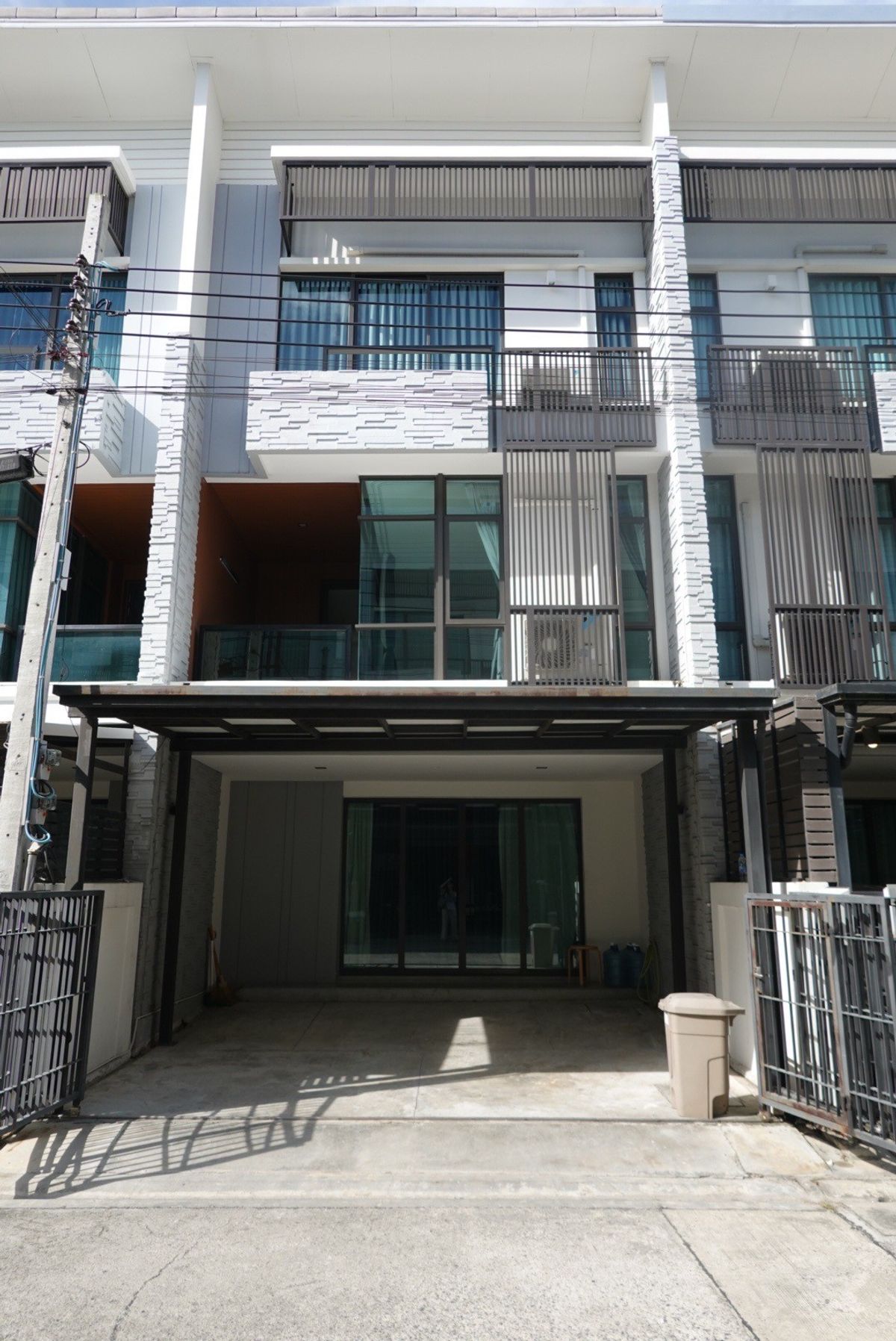 ให้เช่าทาวน์โฮมสมุทรปราการ สำโรง : 📣⭐️🏢 เช่าบ้านโครงการ Plex Bangna บ้านสวย พร้อมอยู่ เฟอร์นิเจอร์ครบ เดินทางสะดวก ติดถนนเส้นหลัก