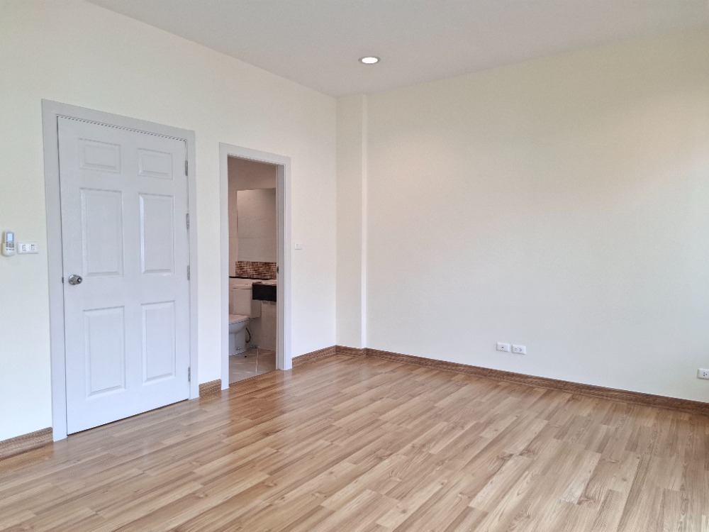 For SaleHome OfficeKaset Nawamin,Ladplakao : Home office for sale, Premium Place Sukonthasawat, best location, Bangkok