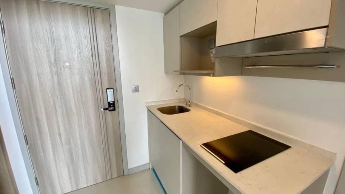 For SaleCondoSathorn, Narathiwat : 📢👇 KnightsBridge Prime Sathorn is one of good location to live or invest in BKK, brand new Duo space unit, high ceiling 4.4 meters, unblocked view.
